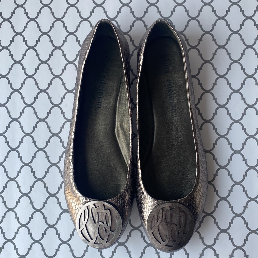 Libby Edelman faux snakeskin metallic flats. In excellent condition. Siz…